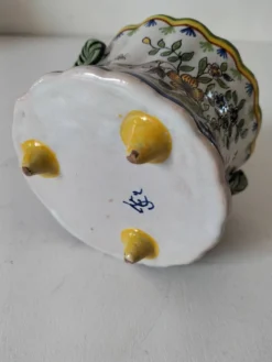 Petit cache-pot en faïence polychrome – Fourmaintraux-Courquin Desvres
