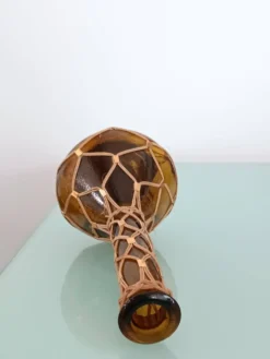 Petite dame-jeanne vintage en verre ambré et fibres tressées