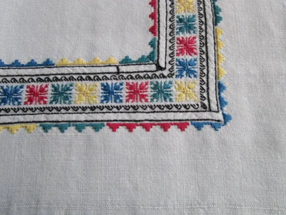 Petite nappe a thé ancienne brodée 60x60cm+6 serviettes assorties