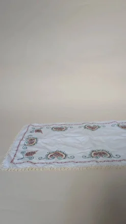 Petite nappe brodée