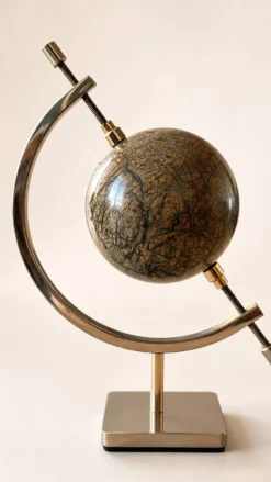 Petit globe en marbre
