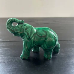 Petit éléphant en céramique