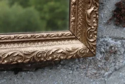 Petit miroir ancien en bois et stuc doré – style baroque – 35 × 29 cm