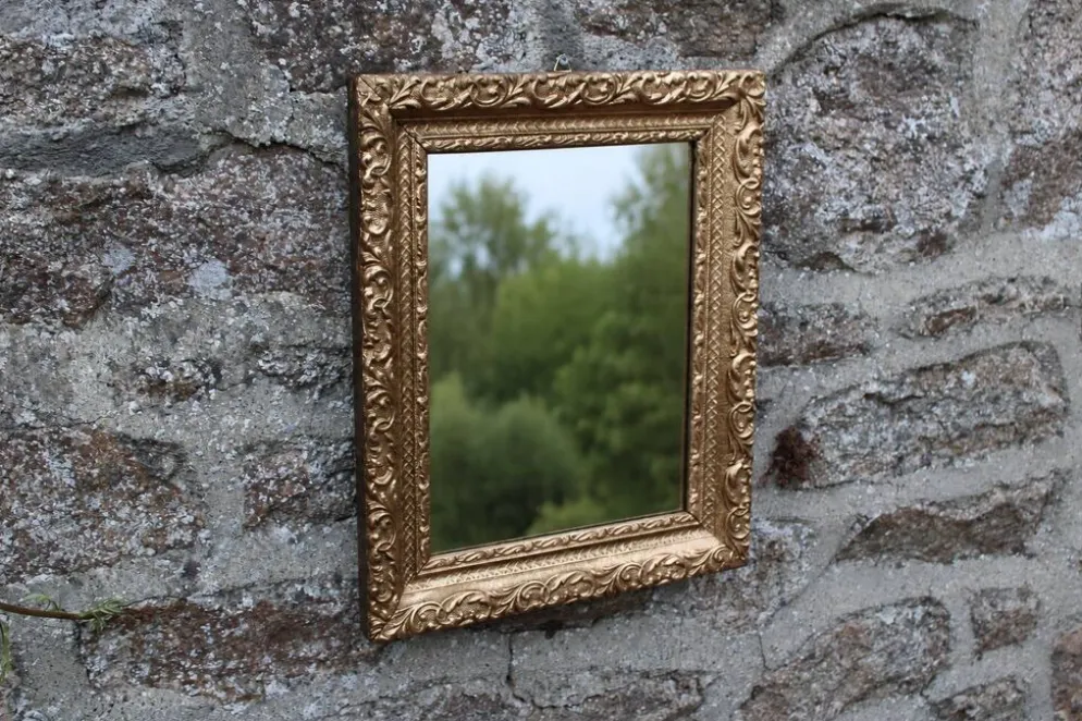 Petit miroir ancien en bois et stuc doré – style baroque – 35 × 29 cm