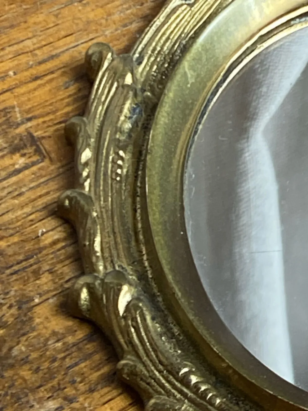 Petit miroir ancien en bronze