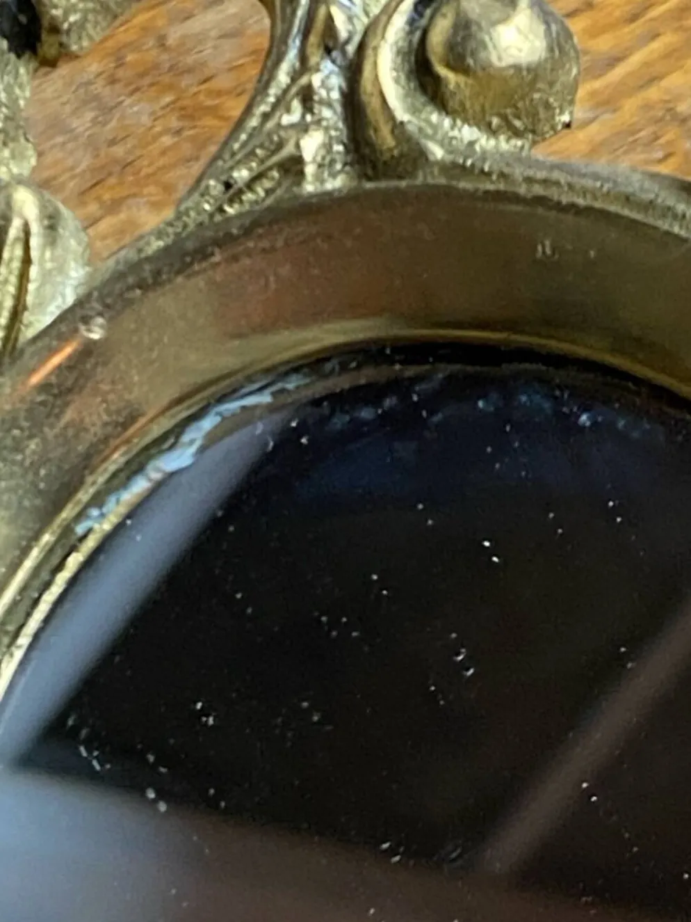 Petit miroir ancien en bronze
