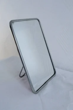 Petit miroir de barbier