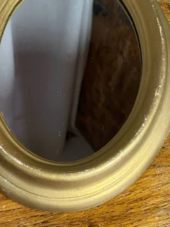 Petit miroir de forme ovale italien