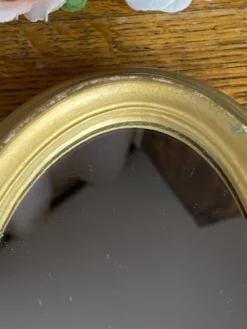 Petit miroir de forme ovale italien