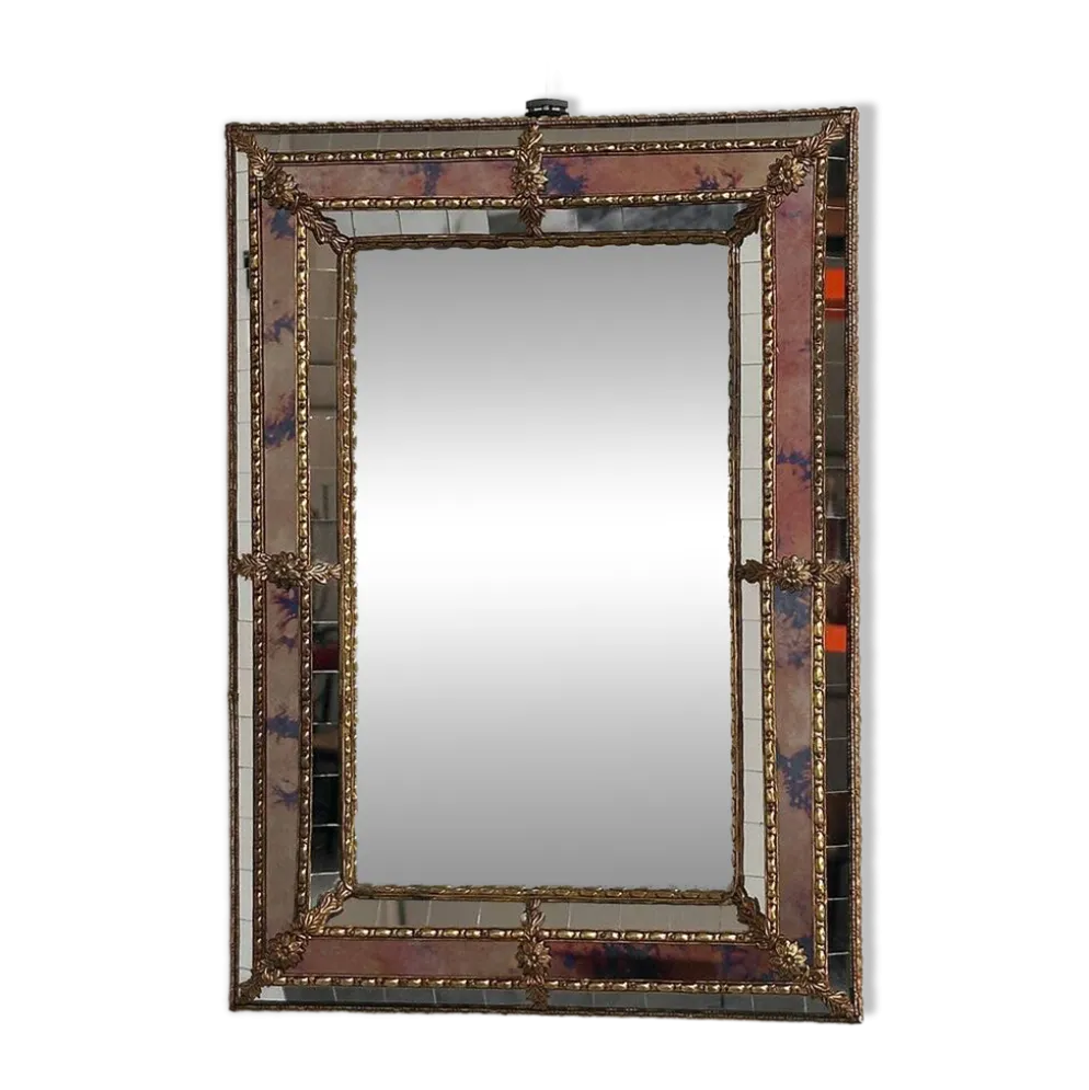 Petit miroir en laiton espagnol et mosaïque avec du verre teinté rose, années 1980.