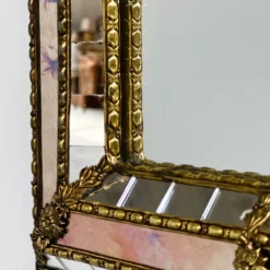 Petit miroir en laiton espagnol et mosaïque avec du verre teinté rose, années 1980.