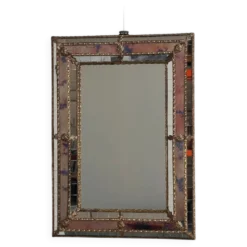 Petit miroir en laiton espagnol et mosaïque avec du verre teinté rose, années 1980.