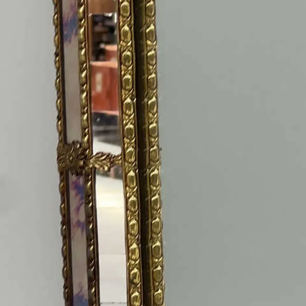 Petit miroir en laiton espagnol et mosaïque avec du verre teinté rose, années 1980.