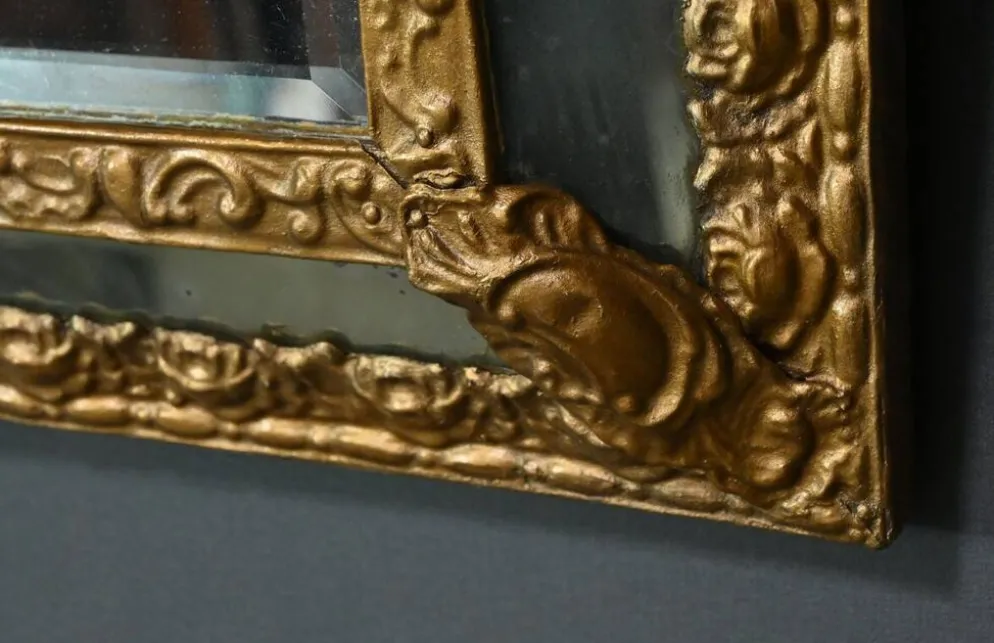Petit Miroir à Parcloses en Laiton Repoussé – 1900