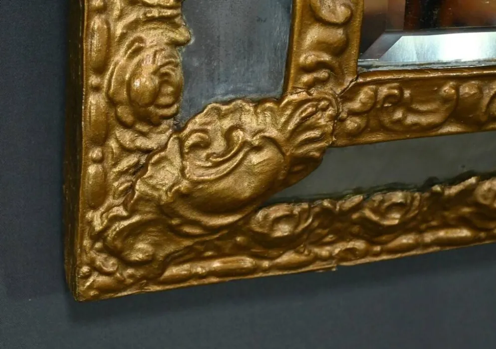 Petit Miroir à Parcloses en Laiton Repoussé – 1900