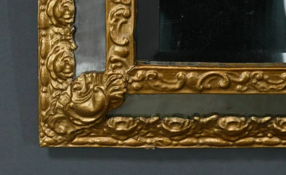 Petit Miroir à Parcloses en Laiton Repoussé – 1900