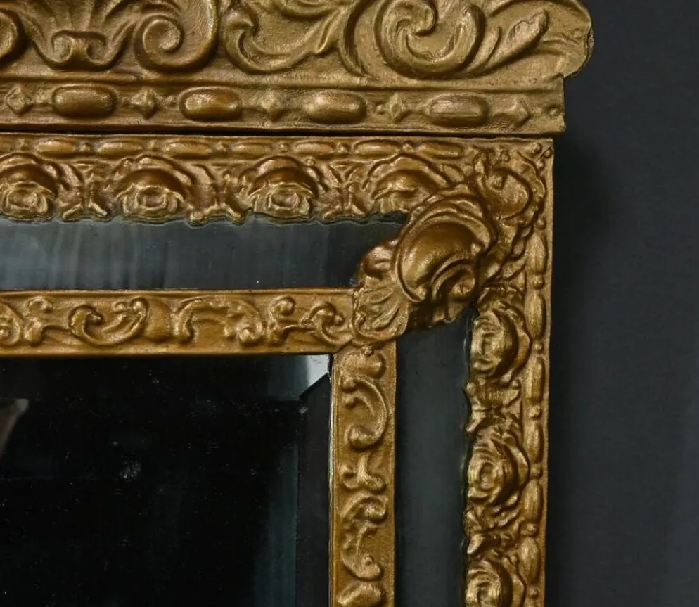 Petit Miroir à Parcloses en Laiton Repoussé – 1900