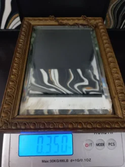 Petit miroir vintage en bois doré, verre biseauté avec chaîne