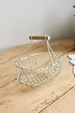 Petit panier de récolte vintage en métal blanc