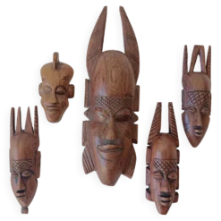 5 petits masques africains, art tribal, sculpture en bois