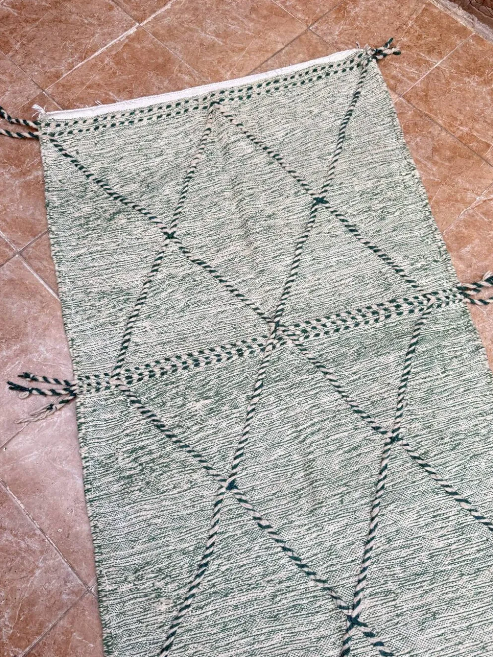 Petit tapis berbère marocain Zanafi kilim) pour chambre et salon