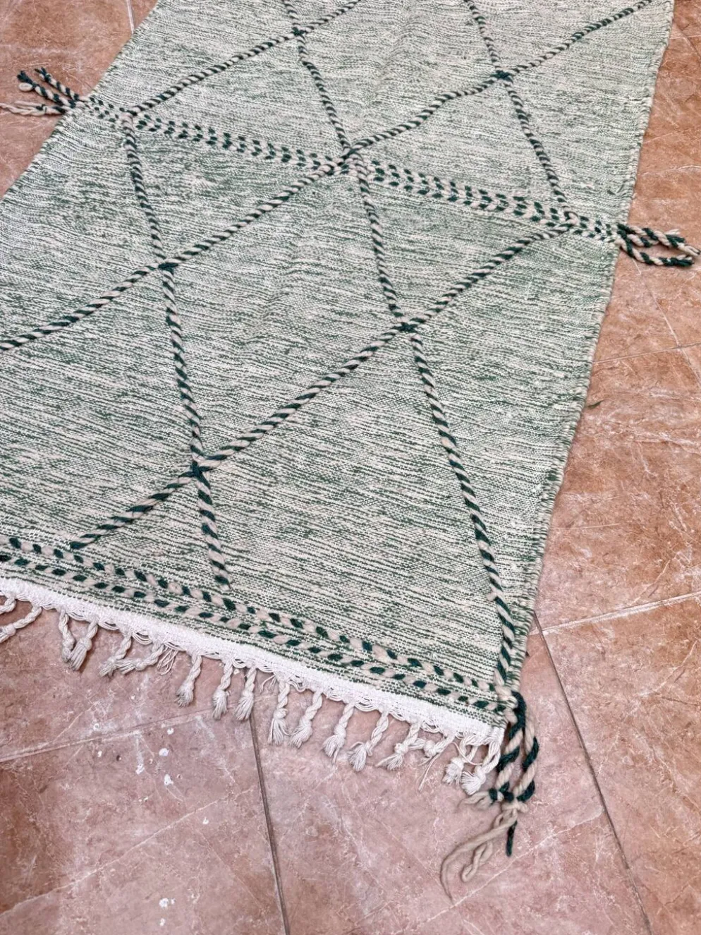 Petit tapis berbère marocain Zanafi kilim) pour chambre et salon