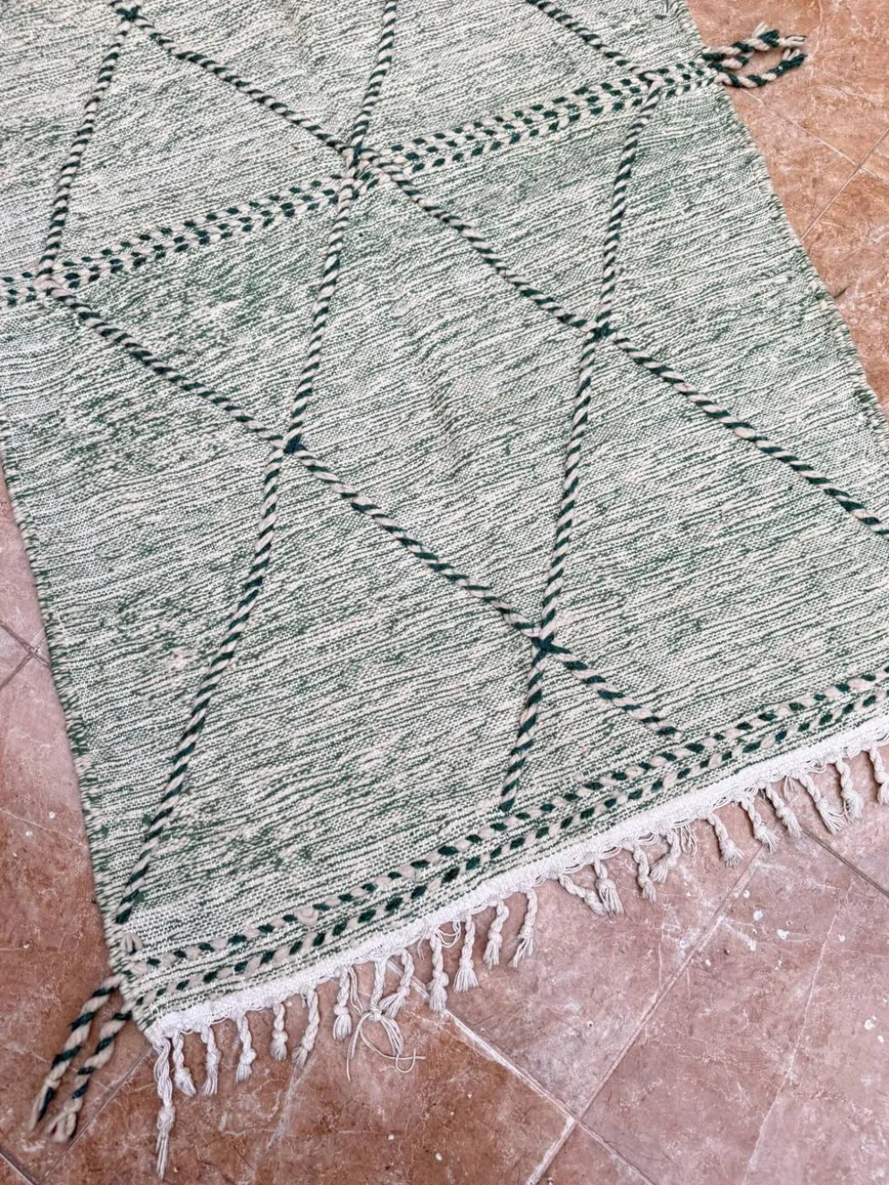 Petit tapis berbère marocain Zanafi kilim) pour chambre et salon
