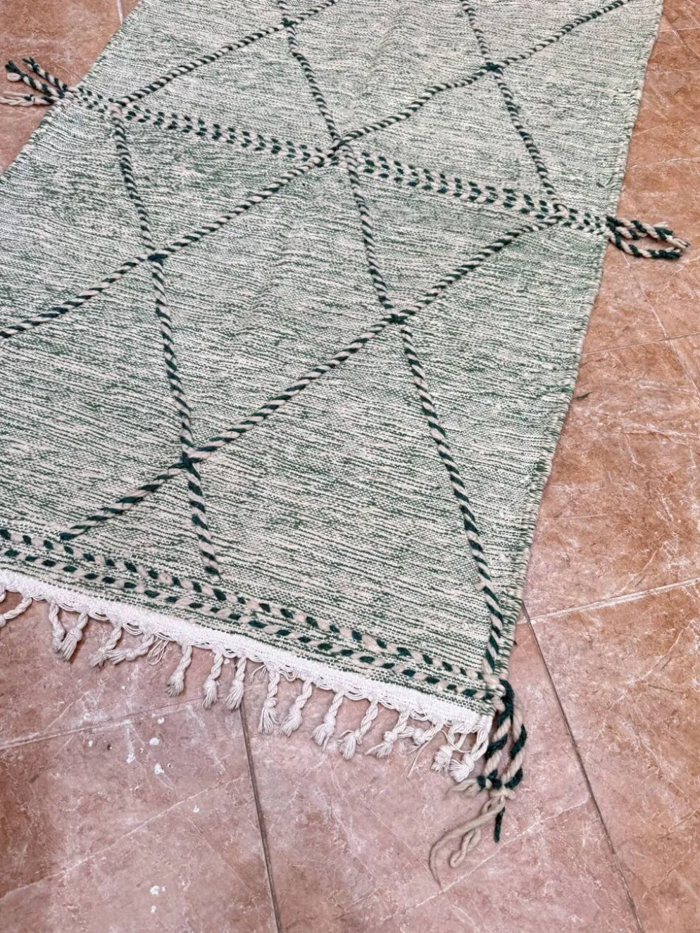 Petit tapis berbère marocain Zanafi kilim) pour chambre et salon