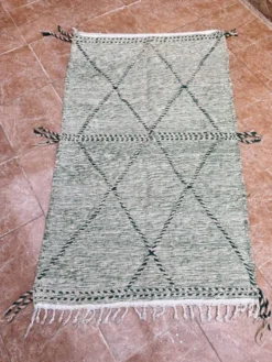 Petit tapis berbère marocain Zanafi kilim) pour chambre et salon