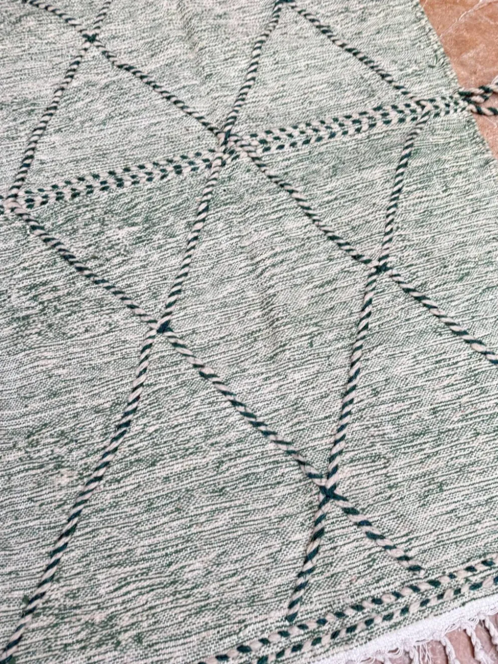 Petit tapis berbère marocain Zanafi kilim) pour chambre et salon