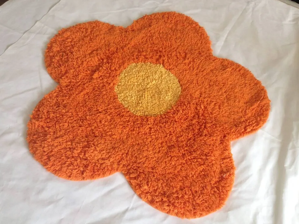 Petit tapis forme fleur année 70 vintage