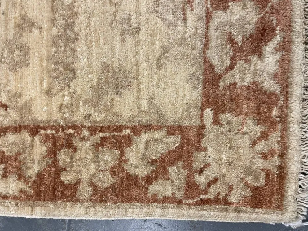 Petit tapis oriental, tapis d'entrée Ziegler crème en laine pour couloir.