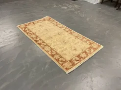 Petit tapis oriental, tapis d'entrée Ziegler crème en laine pour couloir.
