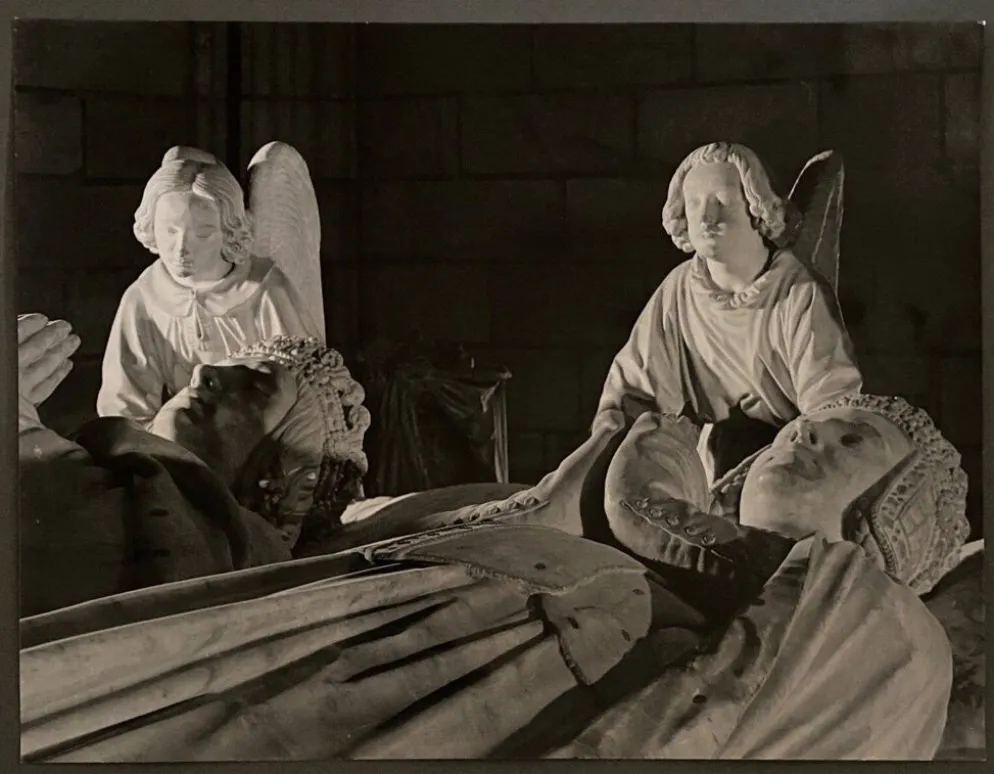 Photo argentique Bernard Darot XXe tombeau de François II deux anges