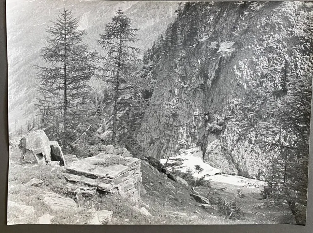 Photo argentique roches Bernard Darot XXe