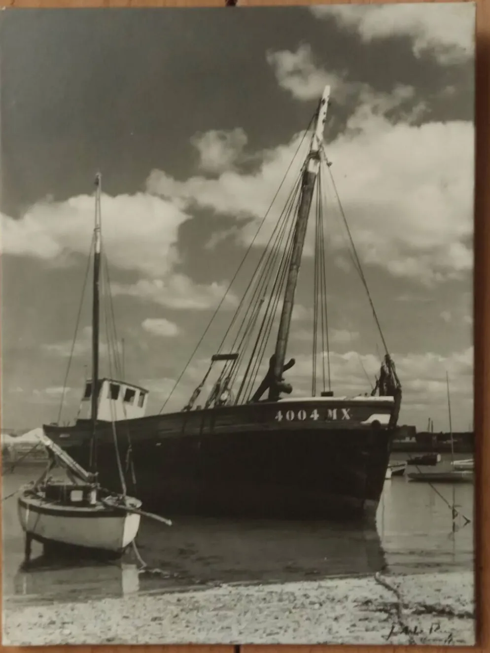 Photo d'un bateau à Roscoff, années 50