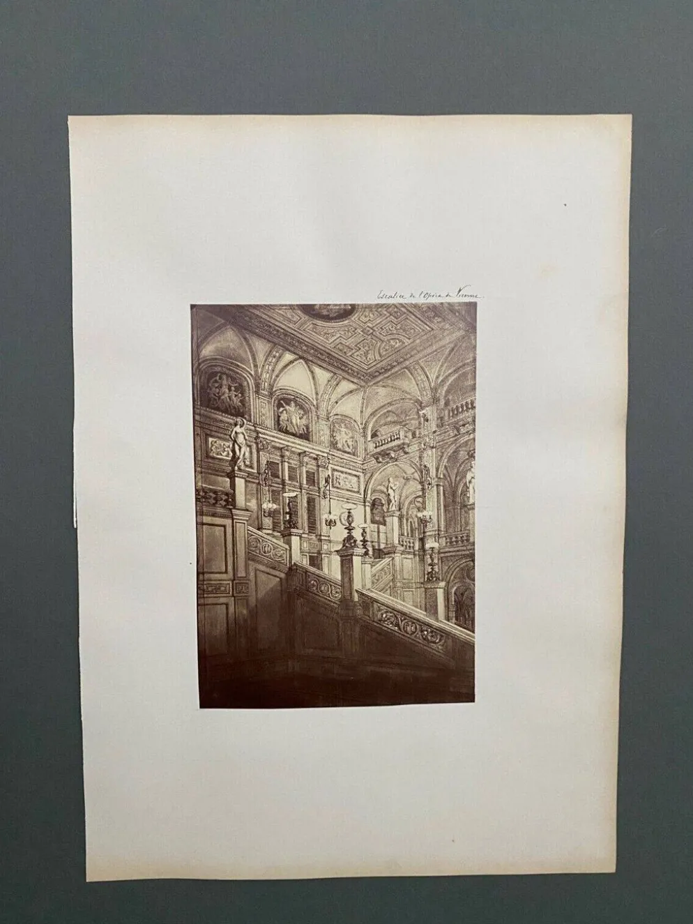 Photo Escalier de l'Opéra de Vienne XIXe albumine carton contrecollé