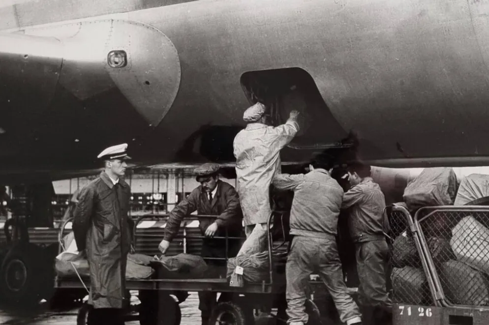 Photographie Air France cargo à Orly vintage années 70 encadré 53 x 43 cm