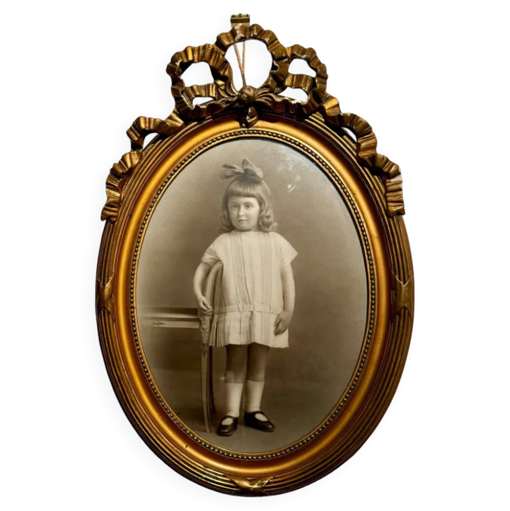 Photographie ancienne , jeune fille au ruban XIX siècle