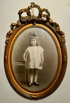 Photographie ancienne , jeune fille au ruban XIX siècle
