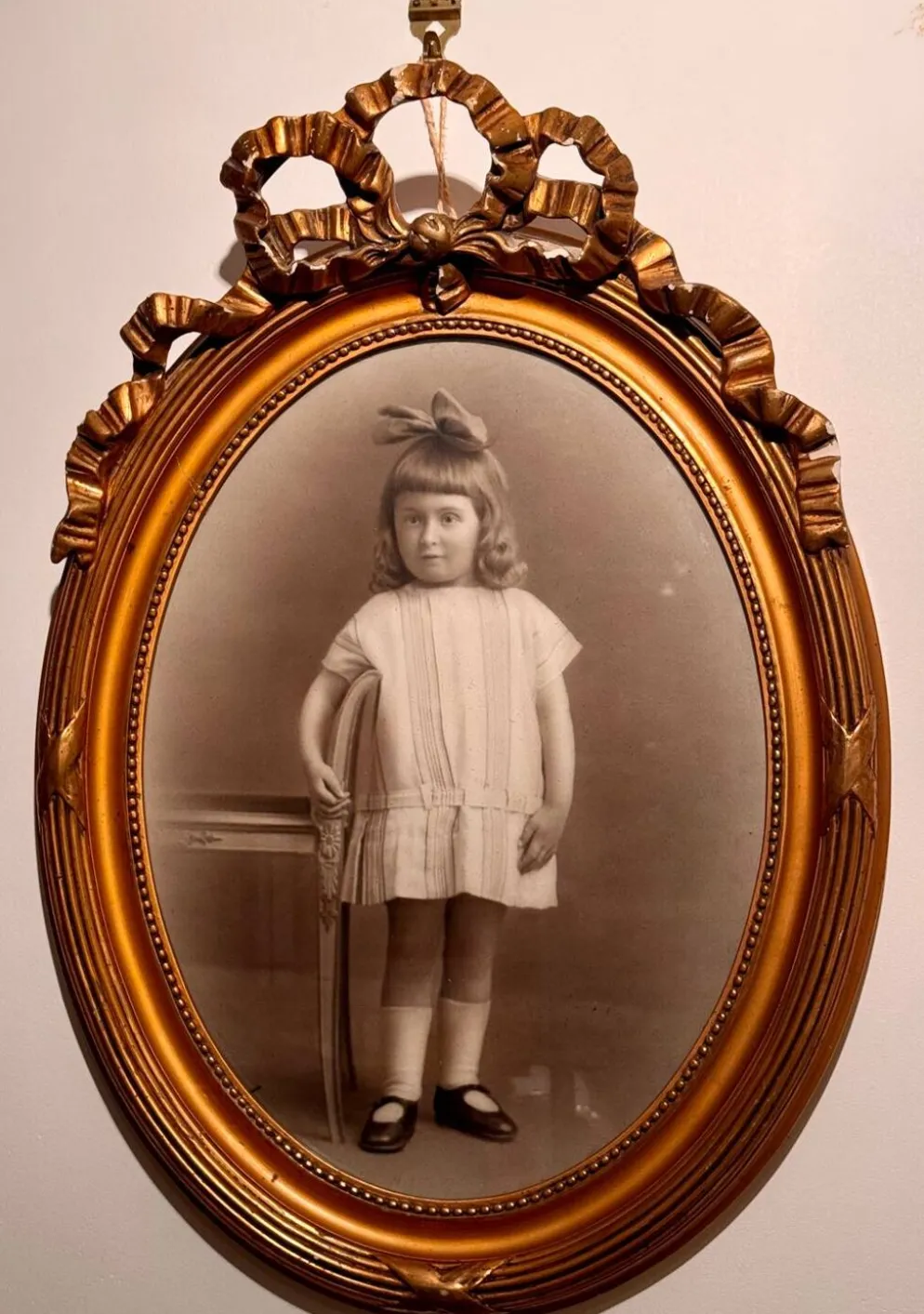 Photographie ancienne , jeune fille au ruban XIX siècle