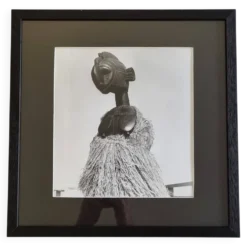 Photographie ethnographique vintage, Grand masque Baga encadrée, 44 x 44 cm