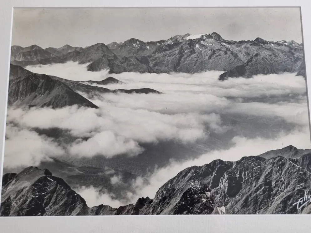 Photographie panoramique des Pyrénées signée Alix, 49x35 cm encadrée