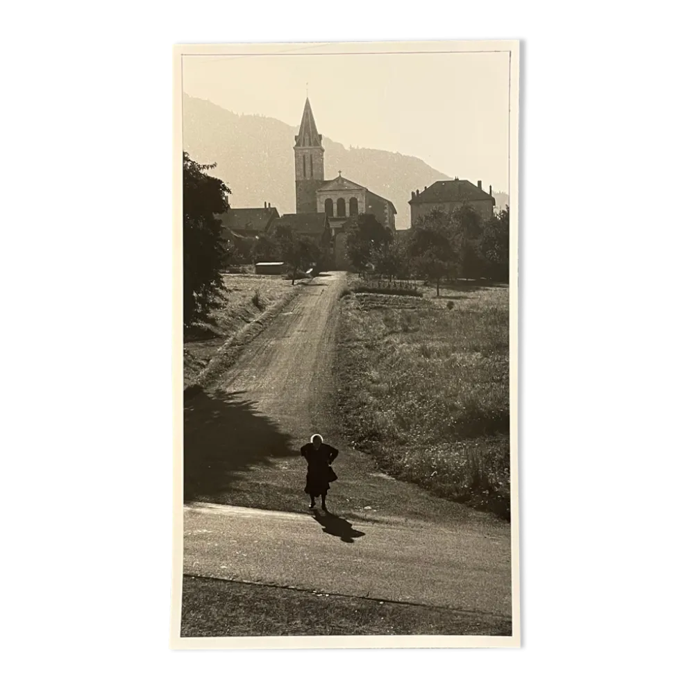Photographie tirage argentique noir et blanc circa 1970 chemin de l'église