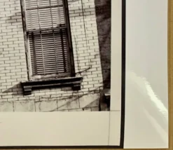 Photo New York 1953 – Escaliers de secours & femme à la fenêtre