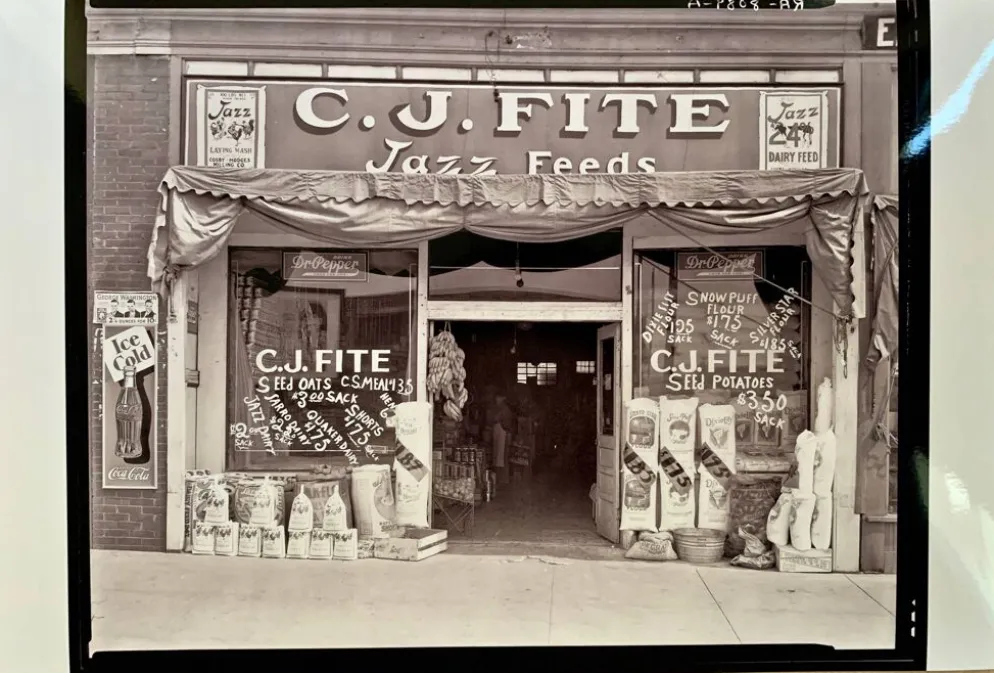 Photo vintage Mississippi 1936 – Devanture CJ Fite Jazz Feeds – Tirage prem