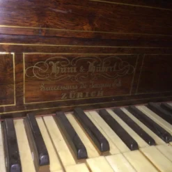Piano table vers 1845 "Huni et Hubert" Zurich