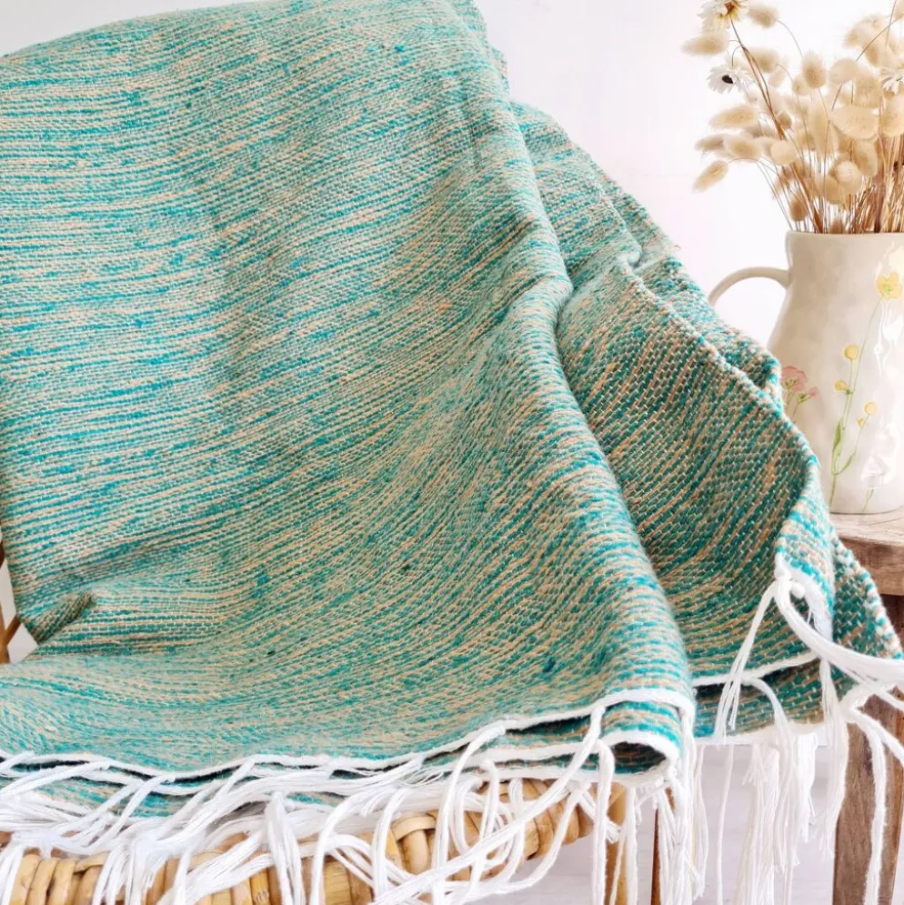 Plaid tissé main vert et lin à fines rayures - franges fines