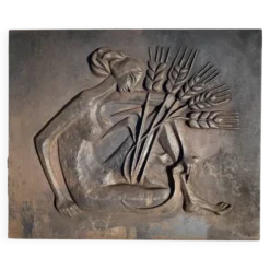 Plaque de cheminée moderniste signée Quellier , Femme aux épis de blé