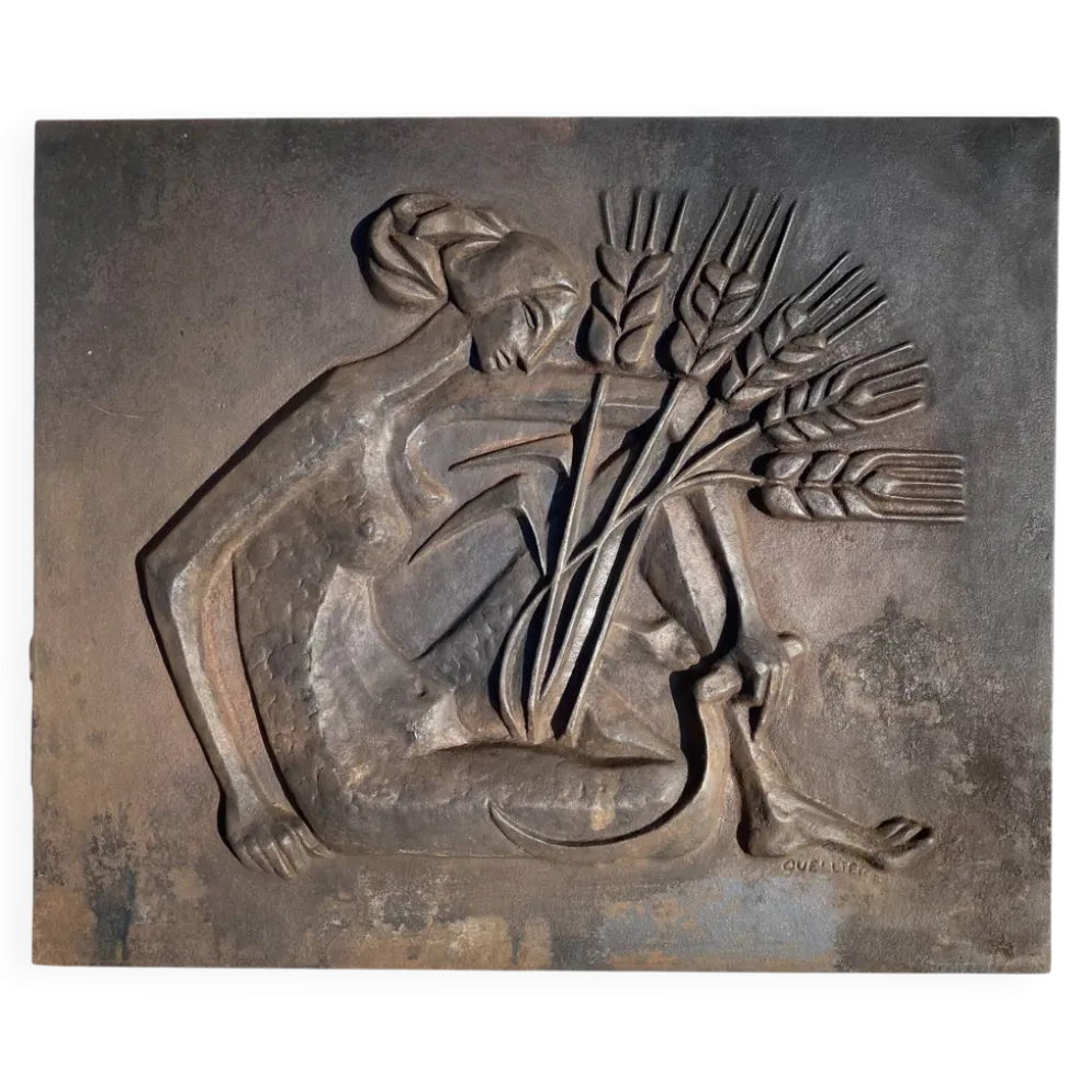 Plaque de cheminée moderniste signée Quellier , Femme aux épis de blé